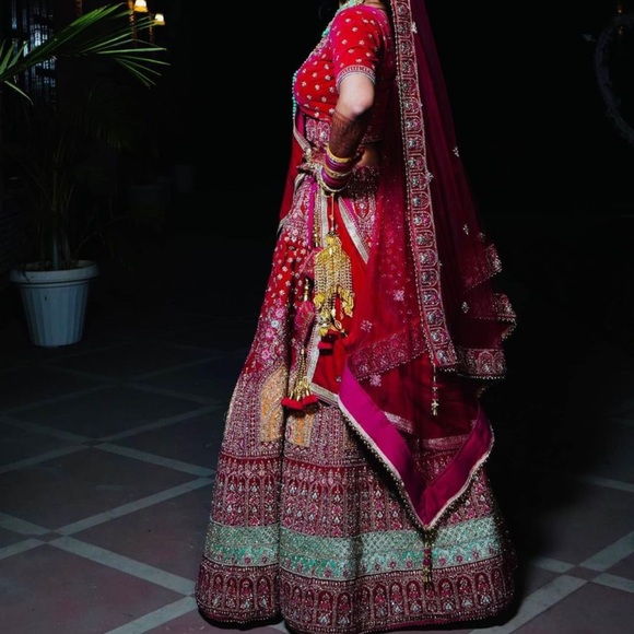 Indian bridal lehnga - Picture 1 of 17